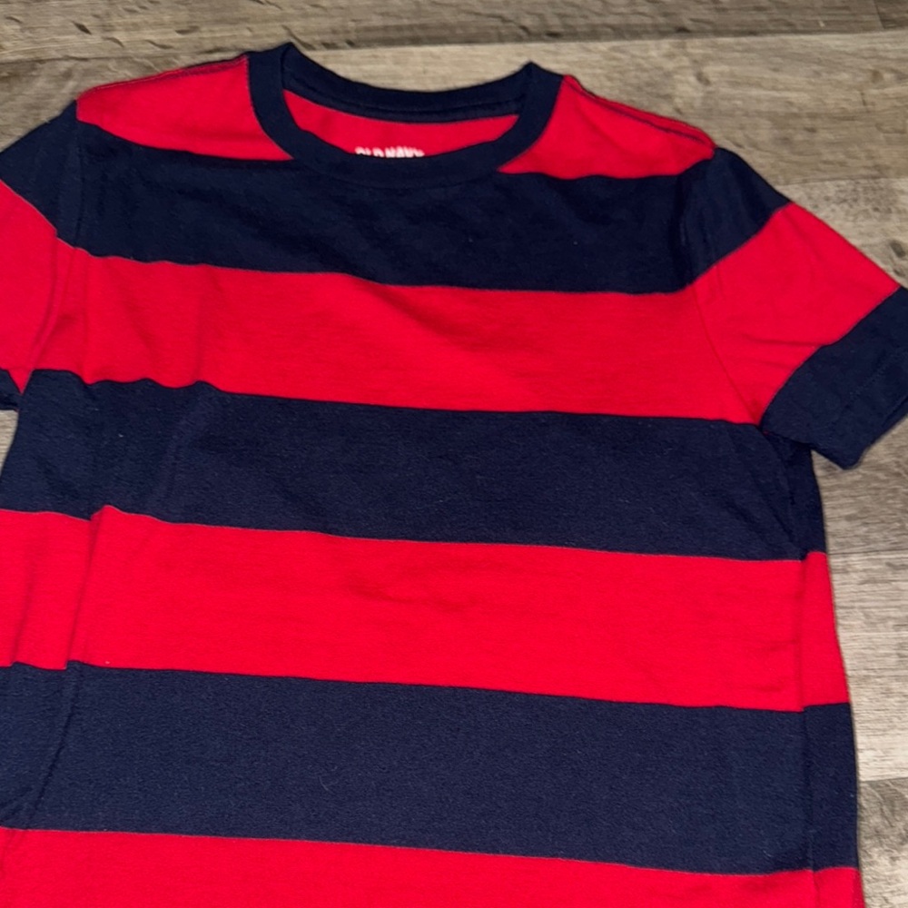 Old Navy Red and Black Short Sleeve Tee